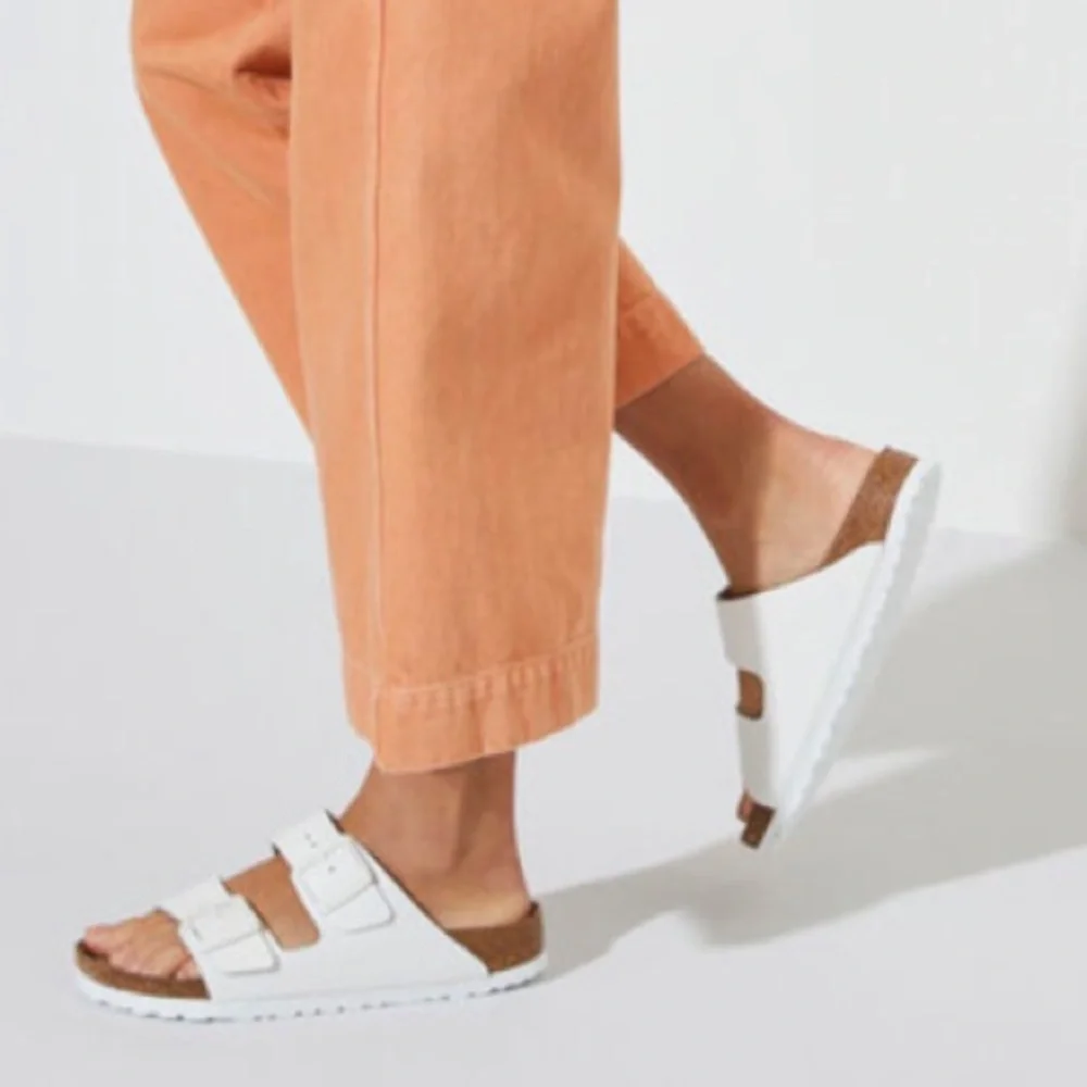 Birkenstock Arizona in White Leather Soft Footbed Size 39 US 8-8.5  gently used